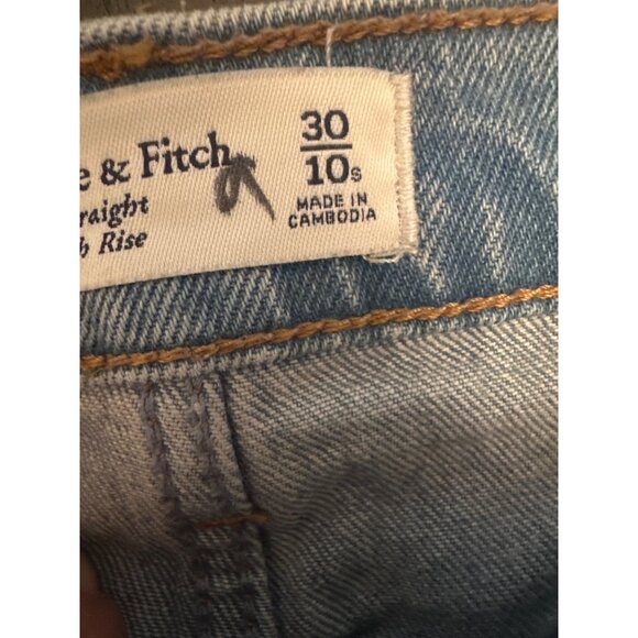 Abercrombie & Fitch 90s Straight Ultra High Rise Jeans Size 30 Light Blue Denim - Picture 3 of 5